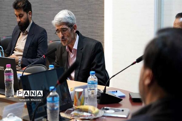 نشست رئیس مرکز اطلاع رسانی و روابط عمومی وزارت آموزش و پرورش با کارشناسان روابط‌عمومی ادارات شهرستان مشهد