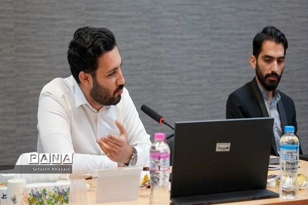 نشست رئیس مرکز اطلاع رسانی و روابط عمومی وزارت آموزش و پرورش با کارشناسان روابط‌عمومی ادارات شهرستان مشهد