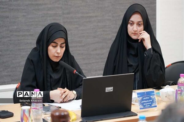 نشست رئیس مرکز اطلاع رسانی و روابط عمومی وزارت آموزش و پرورش با کارشناسان روابط‌عمومی ادارات شهرستان مشهد