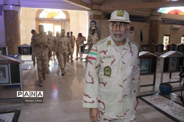 عطر افشانی و غبار روبی قبور مطهر شهدا در بوشهر