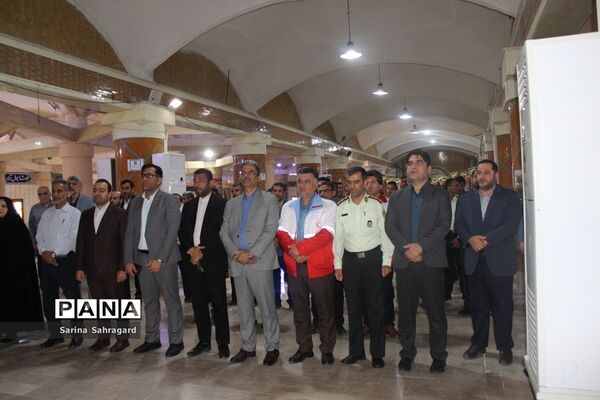 عطر افشانی و غبار روبی قبور مطهر شهدا در بوشهر