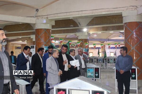 عطر افشانی و غبار روبی قبور مطهر شهدا در بوشهر
