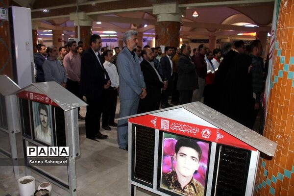عطر افشانی و غبار روبی قبور مطهر شهدا در بوشهر
