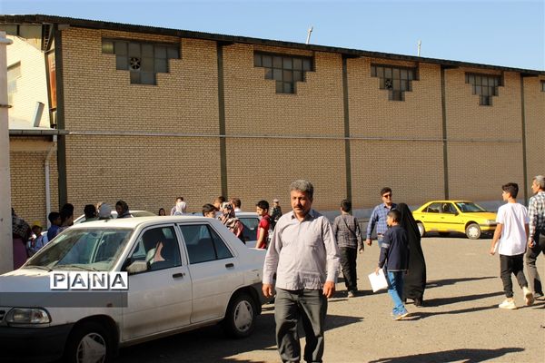 حضور پسران در آزمون ورودی مدارس استعدادهای درخشان