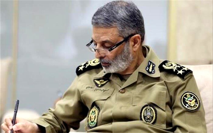 فرمانده کل ارتش هفته قوه قضاییه را تبریک گفت