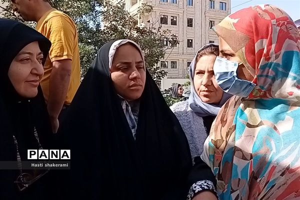 حضور رئیس سازمان پرورش استعدادهای درخشان کشور میان اولیای دانش‌آموزان داوطلب آزمون تیزهوشان