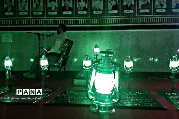 یادبود شهید‌محمد قنبری در گلزارشهدای شهرستان‌ قرچک