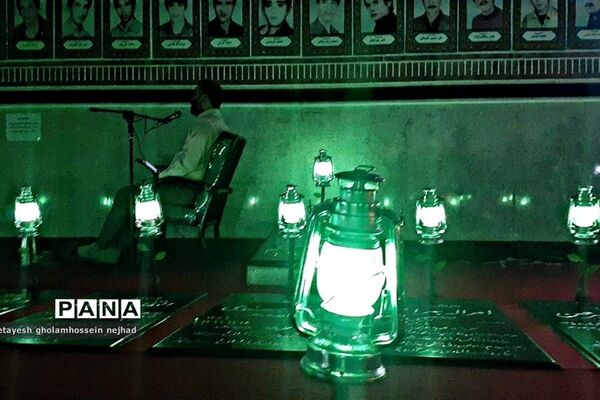یادبود شهید‌محمد قنبری در گلزارشهدای شهرستان‌ قرچک