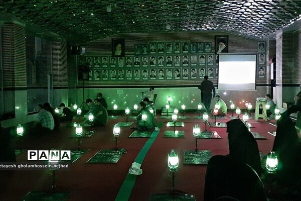 یادبود شهید‌محمد قنبری در گلزارشهدای شهرستان‌ قرچک