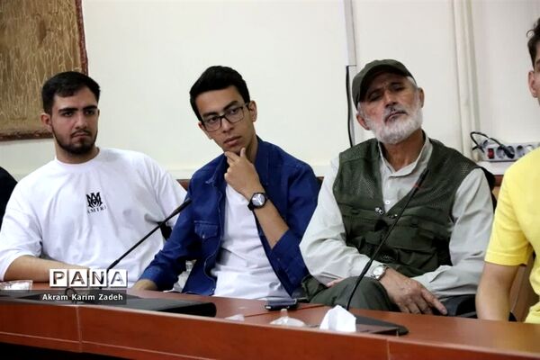 مراسم تقدیر از فعالان انجمن‌ اسلامی در آموزش و پرورش اسلامشهر