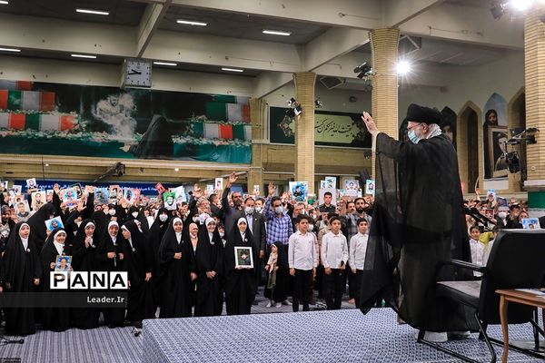 دیدار جمعی از خانواده‌های شهدا با مقام معظم رهبری