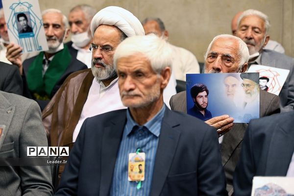 دیدار جمعی از خانواده‌های شهدا با مقام معظم رهبری