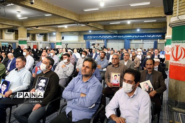 دیدار جمعی از خانواده‌های شهدا با مقام معظم رهبری