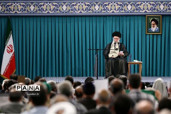 دیدار جمعی از خانواده‌های شهدا با مقام معظم رهبری