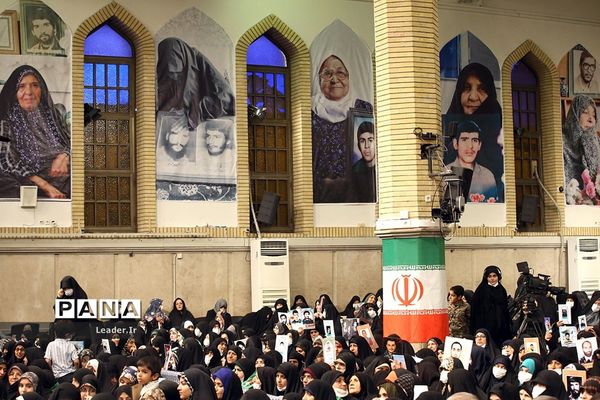 دیدار جمعی از خانواده‌های شهدا با مقام معظم رهبری