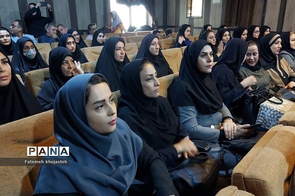 مراسم تجلیل از پیشگامان دانش و تربیت مدارس غیردولتی شهرستان قرچک