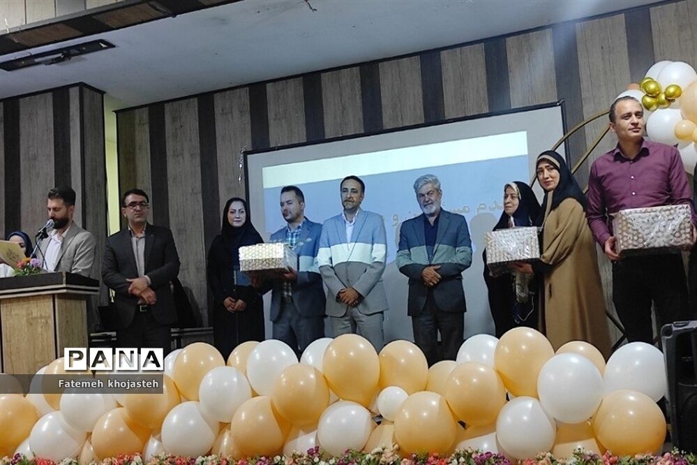 مراسم تجلیل از پیشگامان دانش و تربیت مدارس غیردولتی شهرستان قرچک
