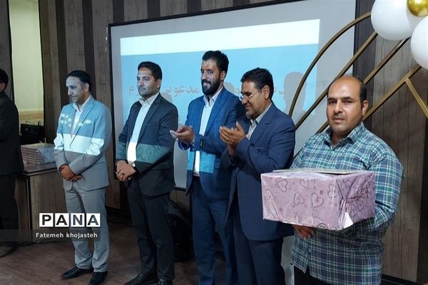 مراسم تجلیل از پیشگامان دانش و تربیت مدارس غیردولتی شهرستان قرچک