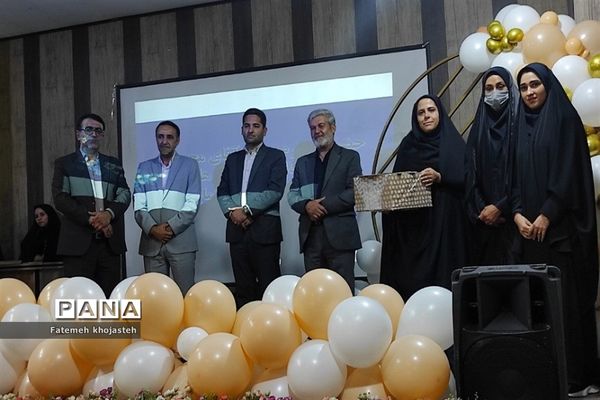 مراسم تجلیل از پیشگامان دانش و تربیت مدارس غیردولتی شهرستان قرچک