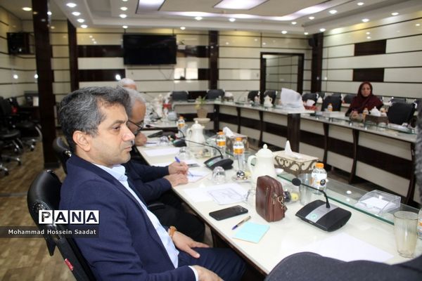 جلسه هم‌اندیشی توسعه و تجهیز هنرستان‌های استان بوشهر