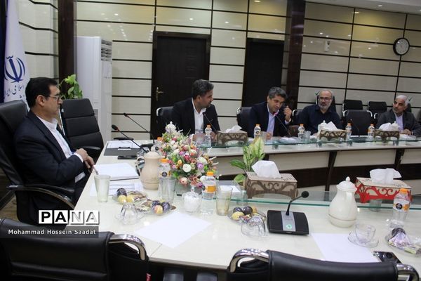 جلسه هم‌اندیشی توسعه و تجهیز هنرستان‌های استان بوشهر
