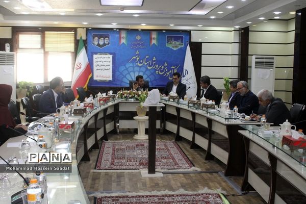 جلسه هم‌اندیشی توسعه و تجهیز هنرستان‌های استان بوشهر
