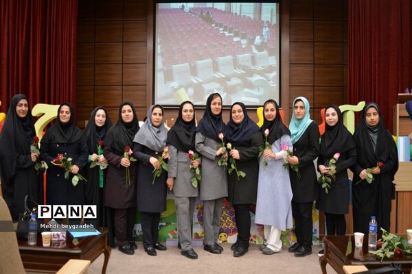 تجلیل از معماران خشت اول در ناحیه 2 بهارستان