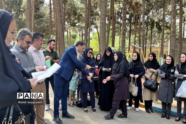 تجلیل از معماران خشت اول در ناحیه 2 بهارستان