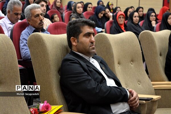 تجلیل از معماران خشت اول در ناحیه 2 بهارستان
