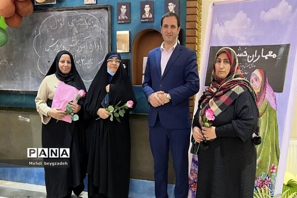 تجلیل از معماران خشت اول در ناحیه 2 بهارستان