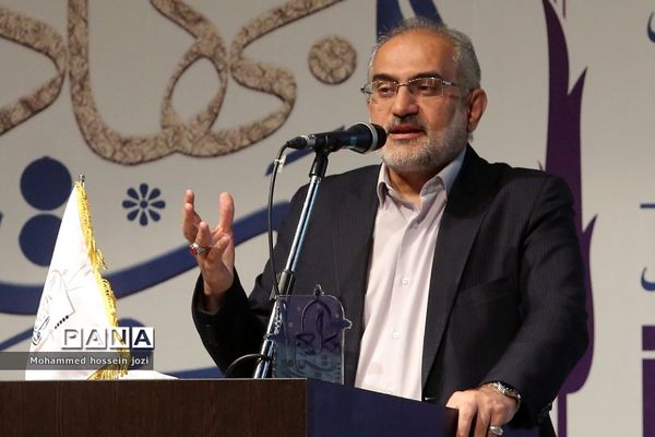 آیین اختتامیه و تجلیل از برگزیدگان اولین جشنواره روایت جهاد در قم