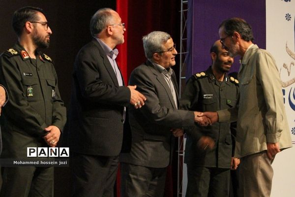 آیین اختتامیه و تجلیل از برگزیدگان اولین جشنواره روایت جهاد در قم