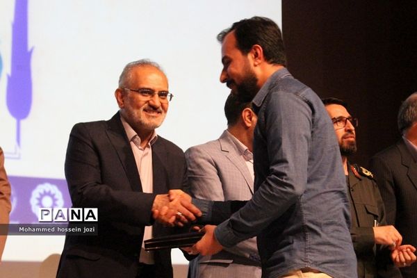 آیین اختتامیه و تجلیل از برگزیدگان اولین جشنواره روایت جهاد در قم