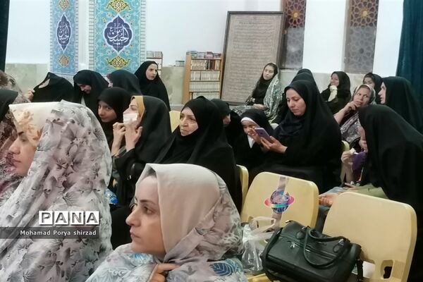 دیدار مردمی مدیرکل آموزش و پرورش فارس در حرم مطهر علی ‌بن حمزه