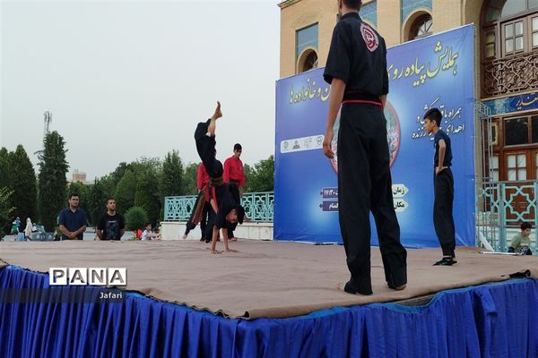 همایش پیاده‌روی دانش‌آموزان اصفهانی به‌مناسبت فر‌ارسیدن عید قربان