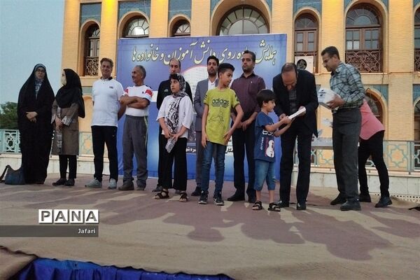همایش پیاده‌روی دانش‌آموزان اصفهانی به‌مناسبت فر‌ارسیدن عید قربان