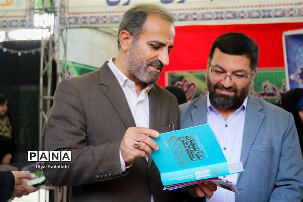 بازدید معاون پرورشی و فرهنگی شهر تهران از غرفه‌های دانش‌آموزی