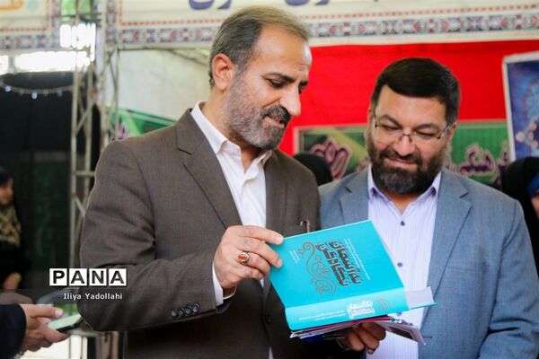 بازدید معاون پرورشی و فرهنگی شهر تهران از غرفه‌های دانش‌آموزی
