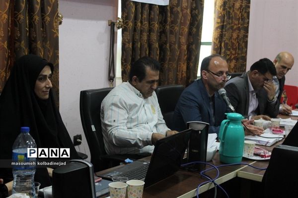 نشست مدیران مدارس در گلوگاه