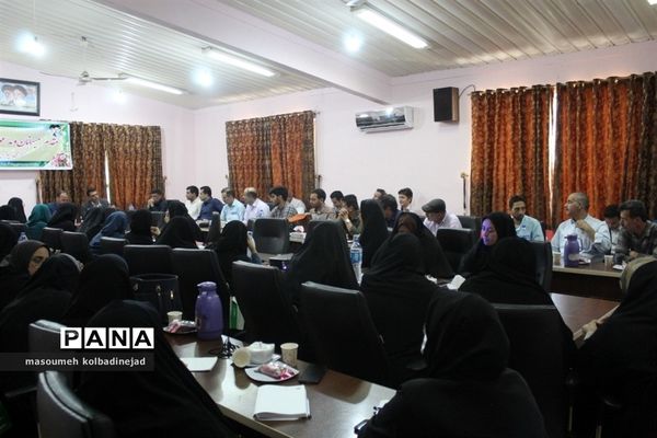 نشست مدیران مدارس در گلوگاه