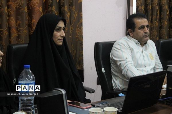 نشست مدیران مدارس در گلوگاه