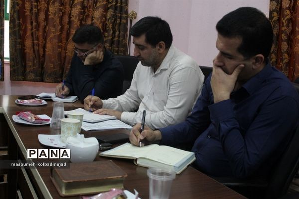 نشست مدیران مدارس در گلوگاه