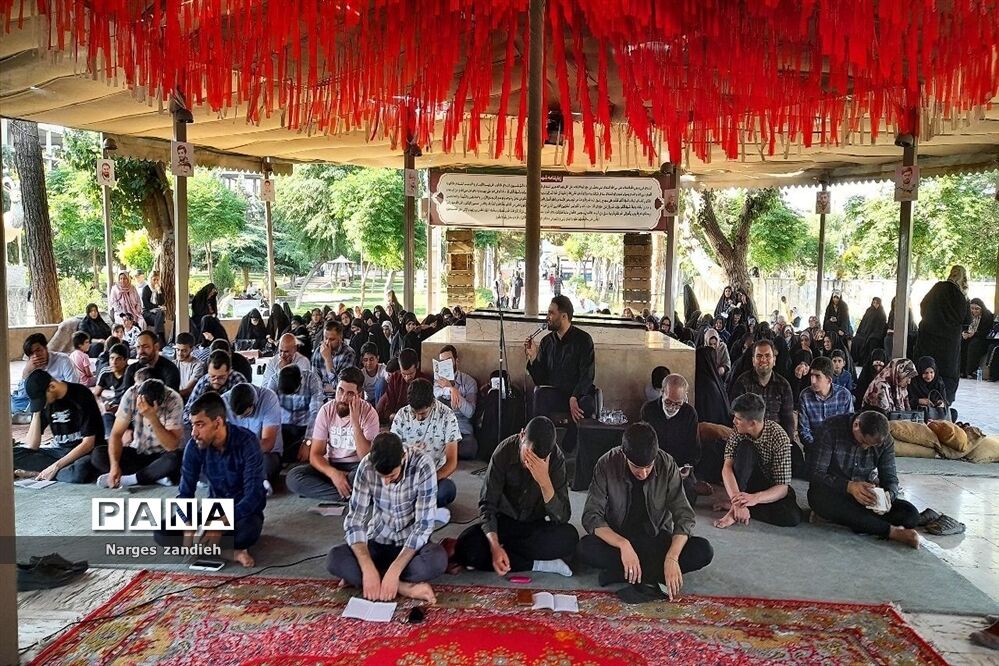 قرائت دعای پرفیض عرفه در بوستان شهدای گمنام ملارد