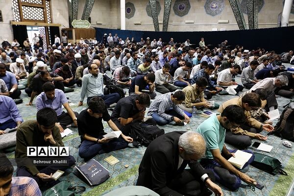 مراسم دعای عرفه در دانشگاه تهران