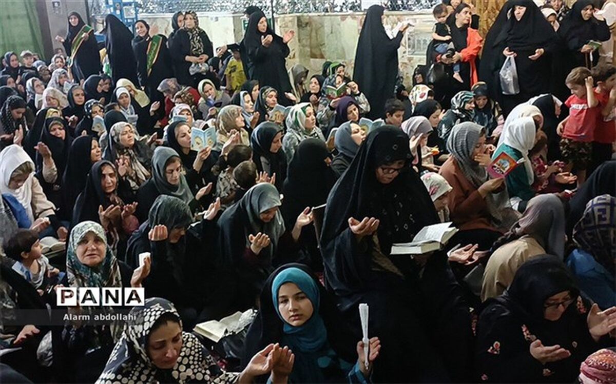 دعای پر فیض عرفه در آستان مقدس بی‌بی زبیده شهرستان‌قرچک/فیلم