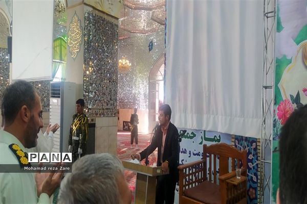 برپایی نماز عید قربان در امامزاده سید حمزه، کاشمر