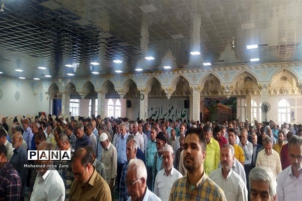 برپایی نماز عید قربان در امامزاده سید حمزه، کاشمر