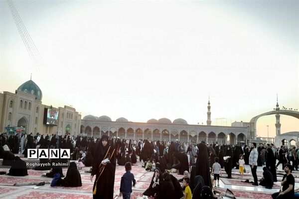 حال و هوای مسجد جمکران و کوه خضر نبی در روز عرفه