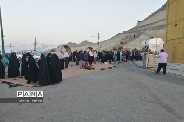 حال و هوای مسجد جمکران و کوه خضر نبی در روز عرفه