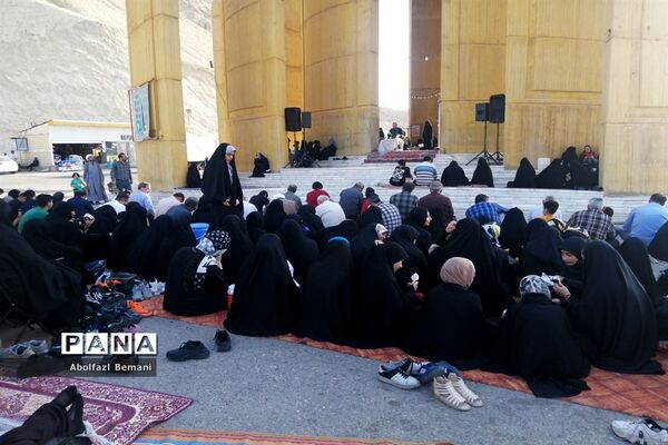 حال و هوای مسجد جمکران و کوه خضر نبی در روز عرفه